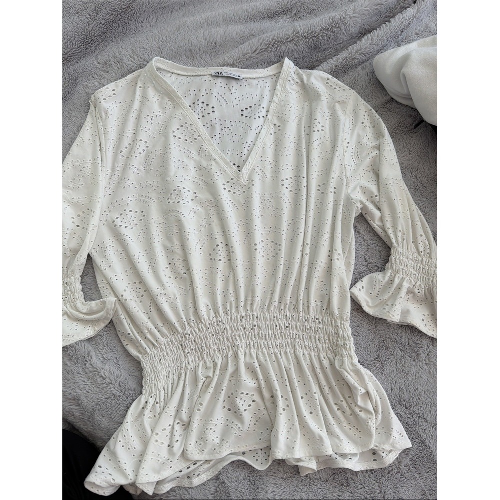 Zara Peplum Tunic Top Size M White EUC Eyelet V Neck Kaftan Blouse